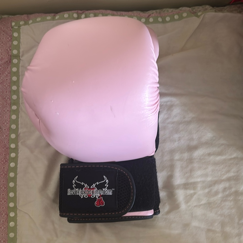 Pink Boxing Gloves - ilovekickboxing
